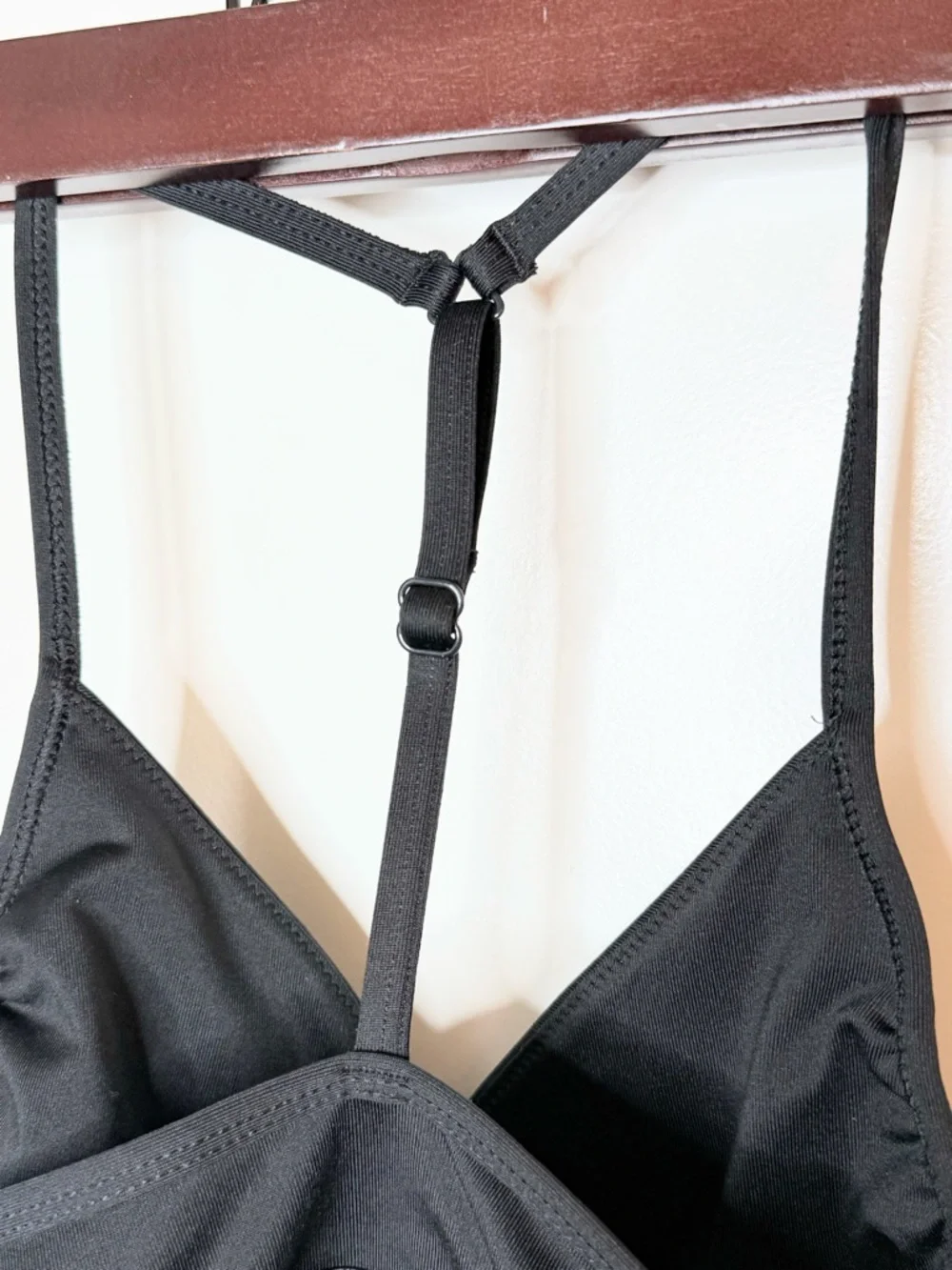 PINK Victoria’s Secret Sports Bra XS Black Strappy Racerback Wireless - Picture 7 of 7